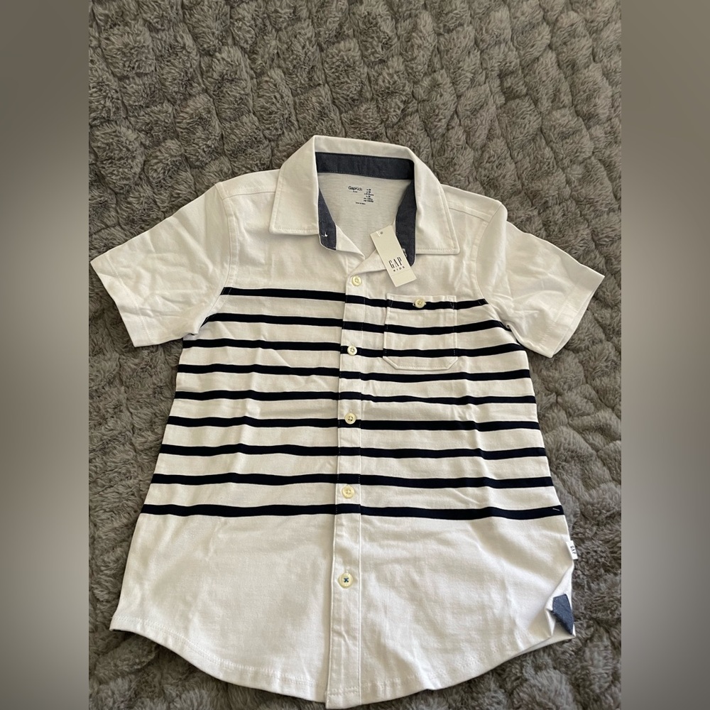 Gap shirt for boys